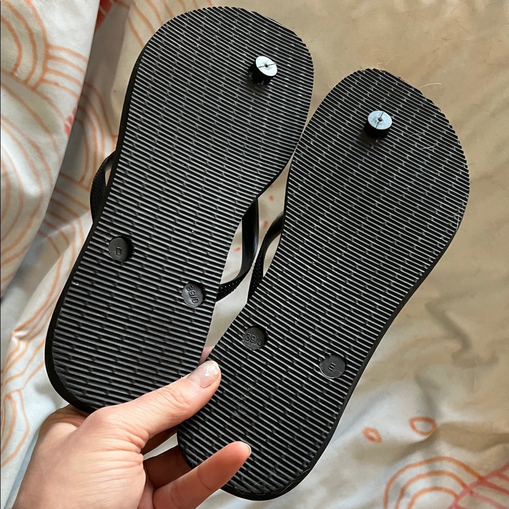 Havaianas Black Flip Flops with Pink Gold Floral Print US9/10 EUR41/42 - Picture 3 of 4